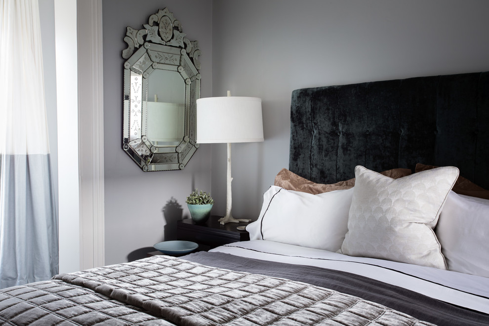 На фото: хозяйская спальня среднего размера в стиле неоклассика (современная классика) с серыми стенами, ковровым покрытием, стандартным камином, фасадом камина из дерева и синим полом с
