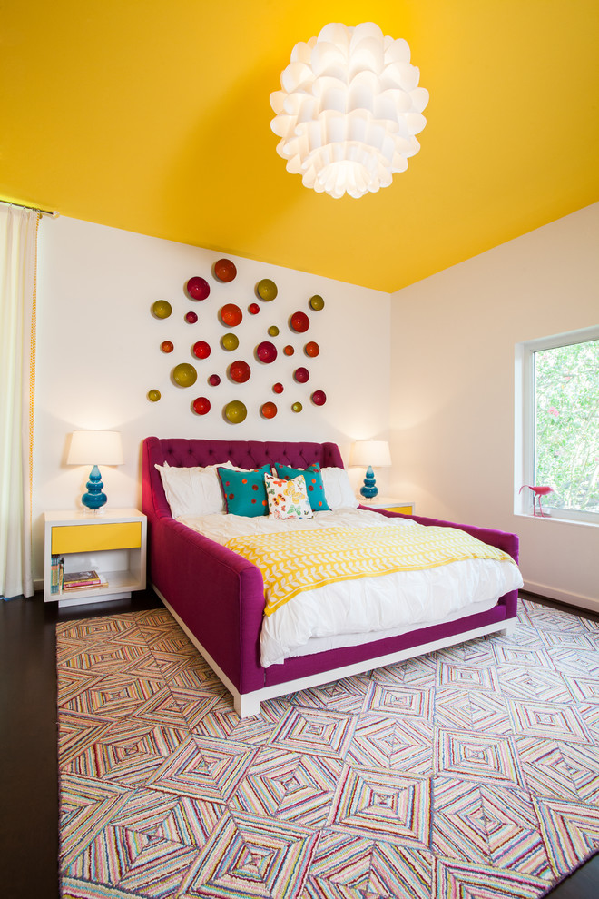 ヒューストンにあるコンテンポラリースタイルのおしゃれな寝室 (白い壁) のレイアウト