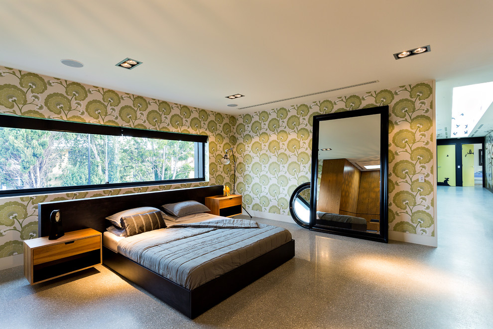 Diseño de dormitorio contemporáneo de tamaño medio con paredes multicolor
