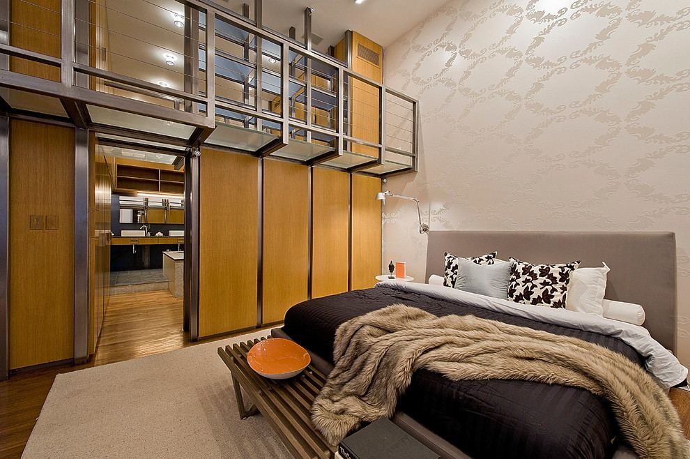 Ispirazione per un'In mansarda camera da letto design