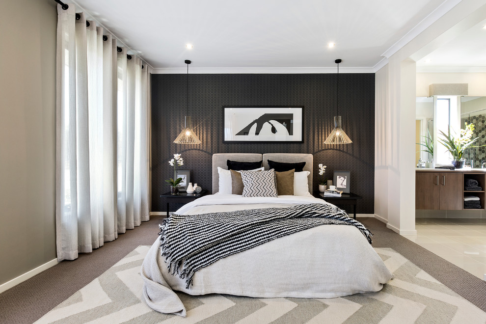 На фото: хозяйская спальня в современном стиле с черными стенами и ковровым покрытием без камина с