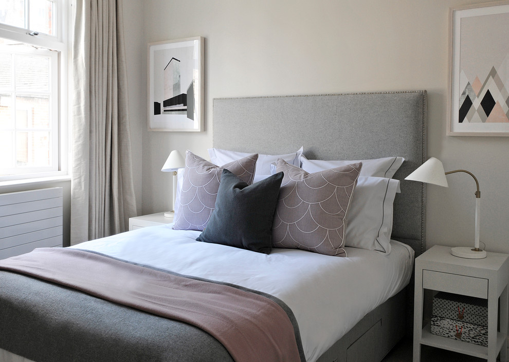 Kleines Modernes Gästezimmer mit grauer Wandfarbe und Teppichboden in London