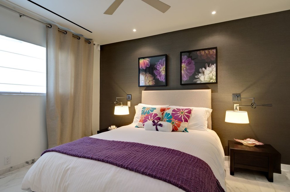 Modernes Schlafzimmer mit grauer Wandfarbe in Miami