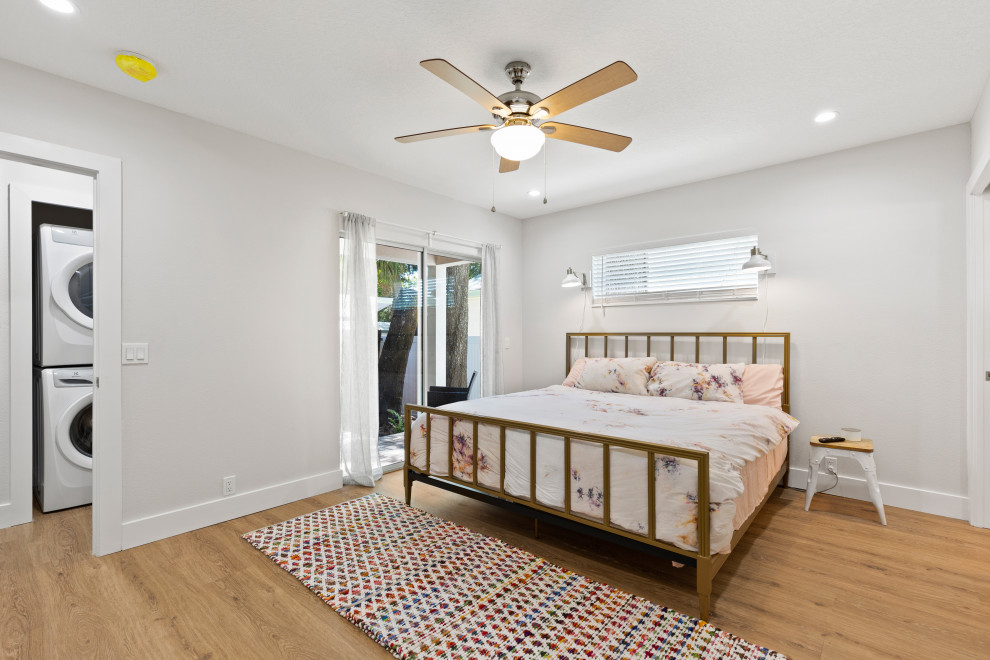 MidCentury Beach Bungalow Midcentury Bedroom Tampa by Suncrest