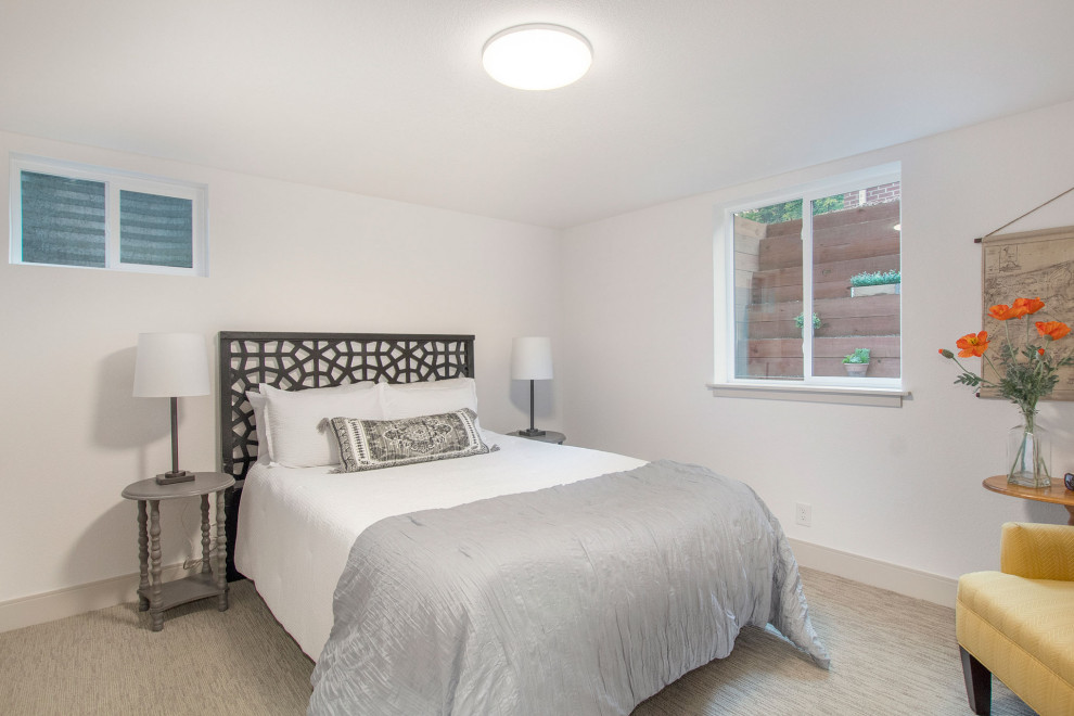 Свежая идея для дизайна: гостевая спальня среднего размера, (комната для гостей) в стиле ретро с белыми стенами, ковровым покрытием и серым полом без камина - отличное фото интерьера