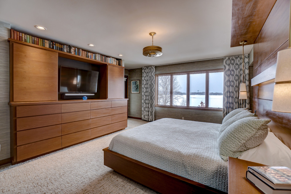 Inspiration for a large retro master bedroom in Minneapolis with grey walls, carpet and grey floors.