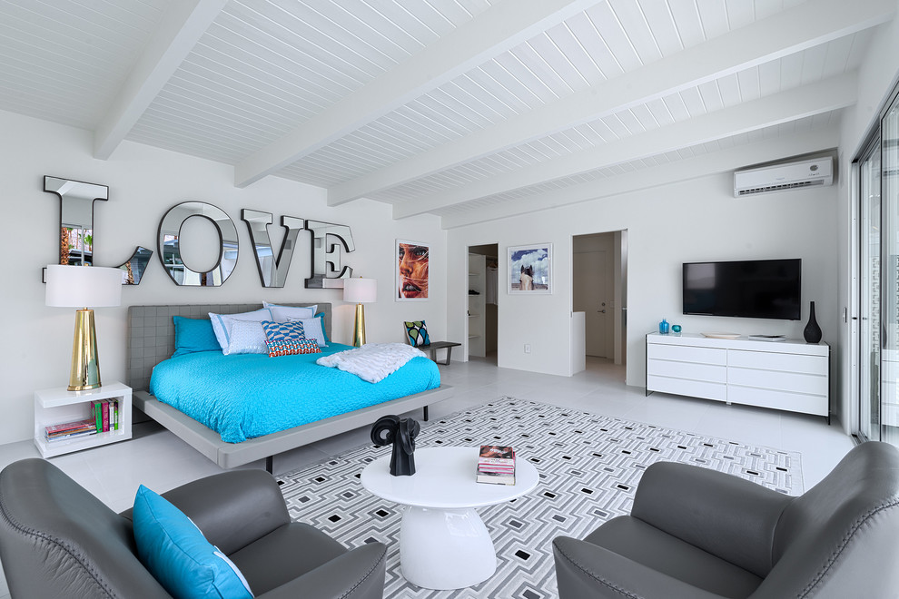 Modelo de dormitorio vintage sin chimenea con paredes blancas