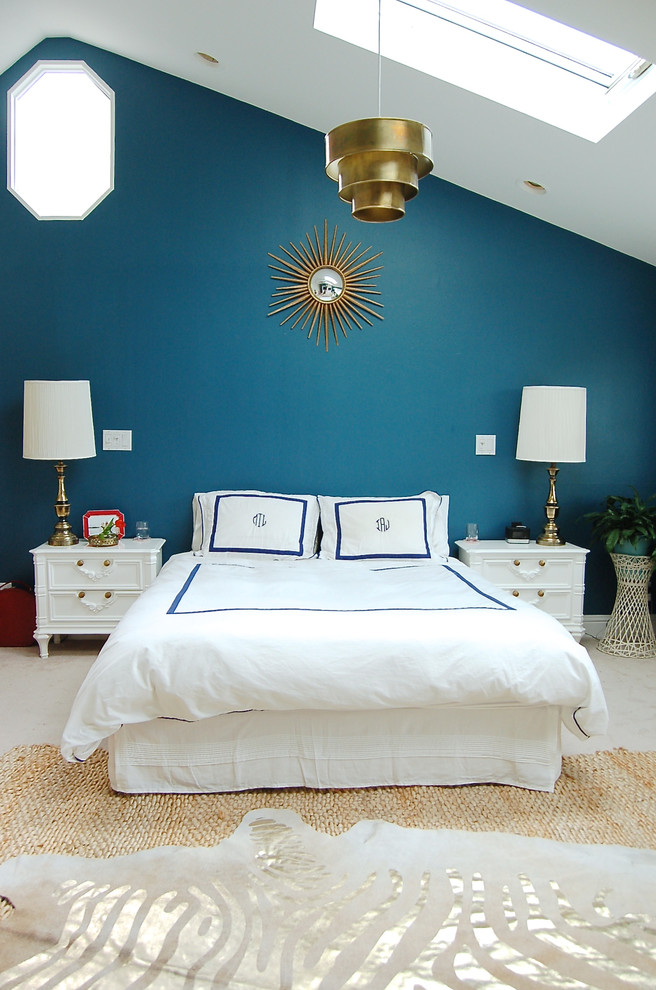 Photo of a midcentury master bedroom in San Francisco with blue walls and carpet.