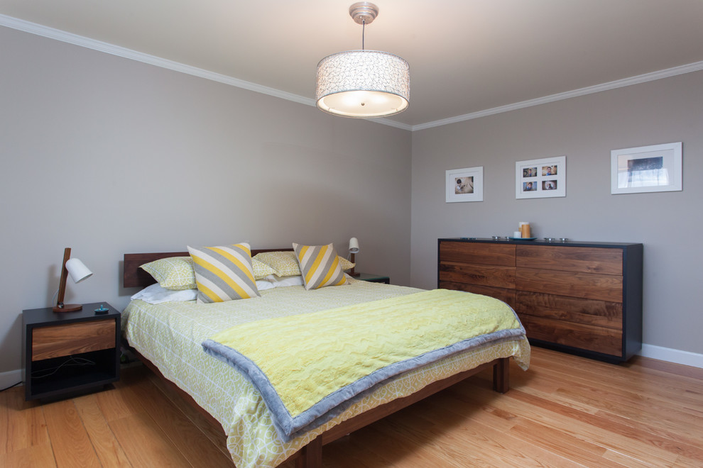 Mid-century modern bedroom photo in San Francisco