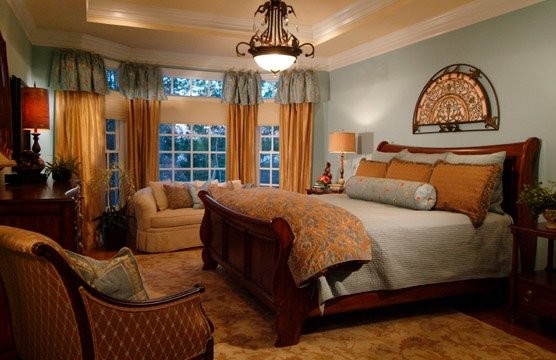 Bedroom - traditional bedroom idea in Richmond