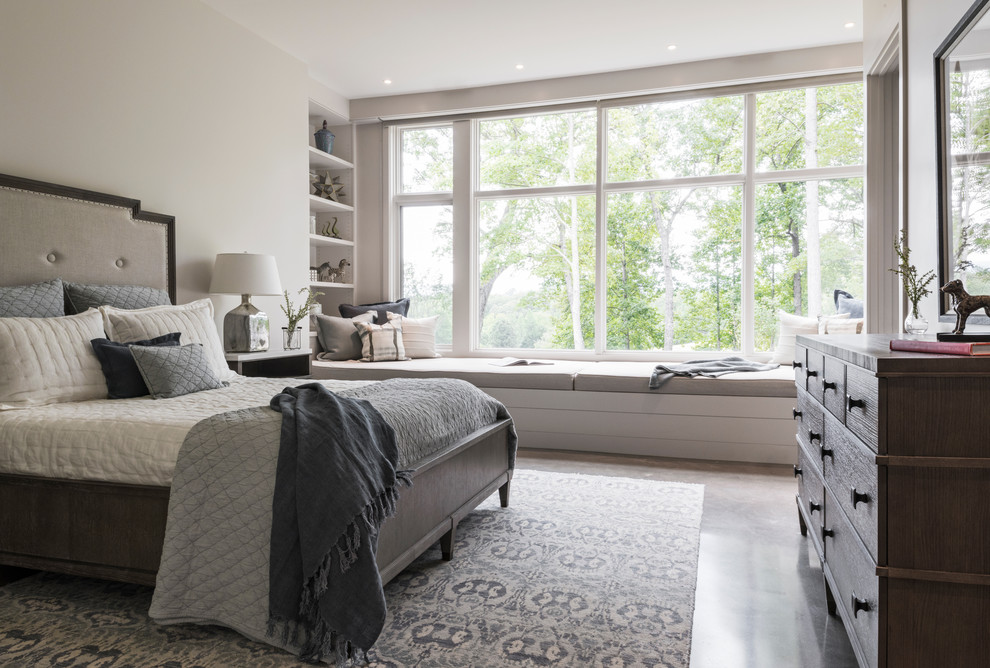 Идея дизайна: хозяйская спальня среднего размера в стиле кантри с белыми стенами, бетонным полом и серым полом без камина