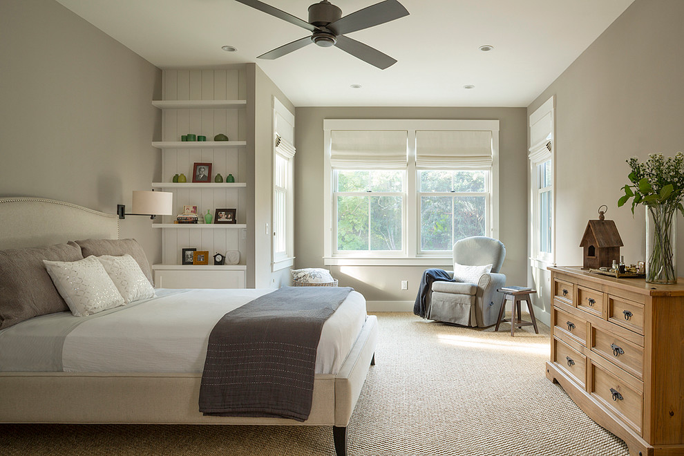 Imagen de dormitorio de estilo de casa de campo con paredes grises y moqueta