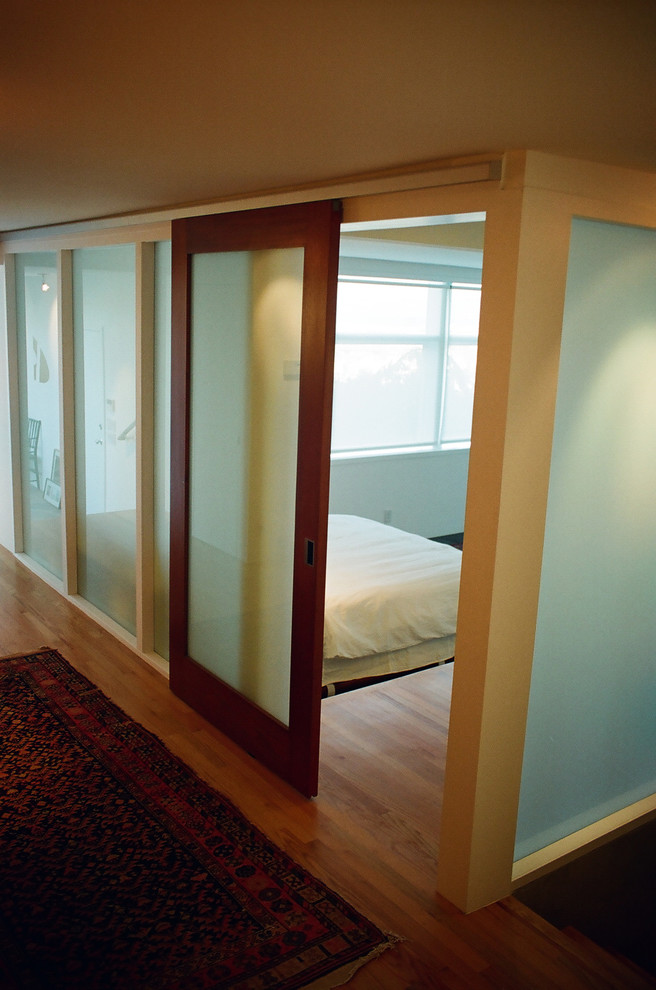 Design ideas for a contemporary bedroom in San Francisco.