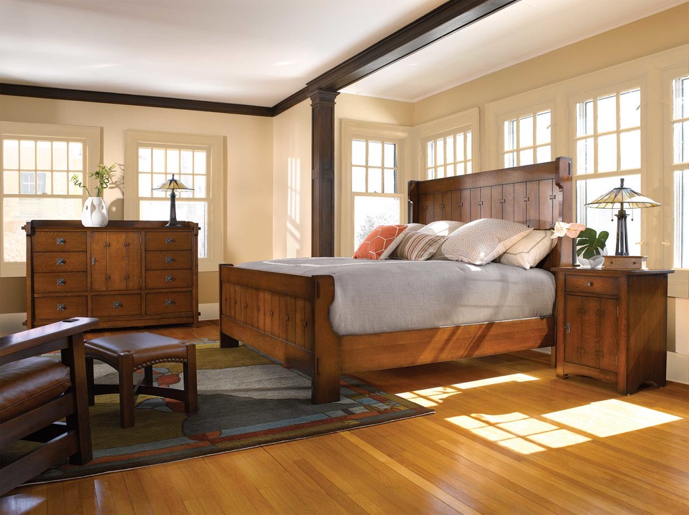 Immagine di una camera da letto stile americano