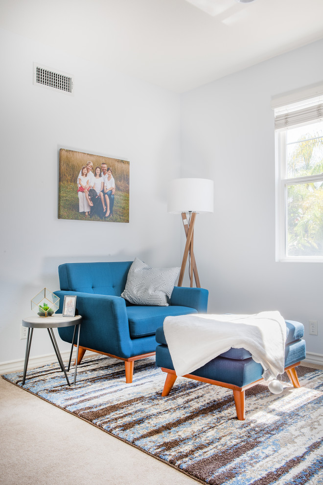Bedroom - mid-sized contemporary master carpeted and gray floor bedroom idea in Orange County with blue walls