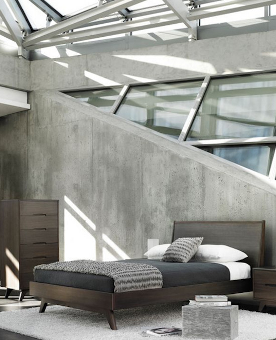 Immagine di una grande camera da letto stile loft con pareti grigie