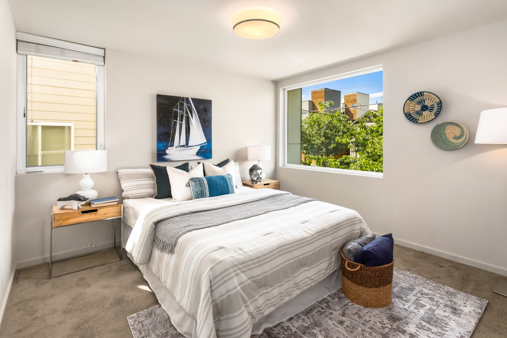 Ejemplo de dormitorio minimalista de tamaño medio con paredes blancas, moqueta y suelo beige