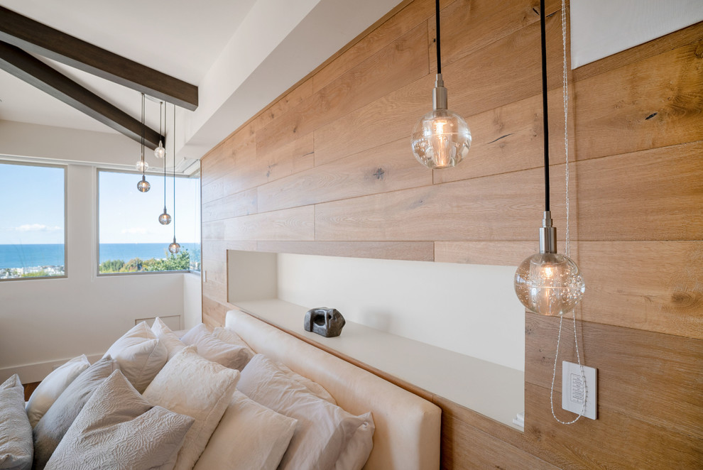 Foto de dormitorio principal actual grande con paredes blancas, suelo de madera en tonos medios, todas las chimeneas y suelo marrón