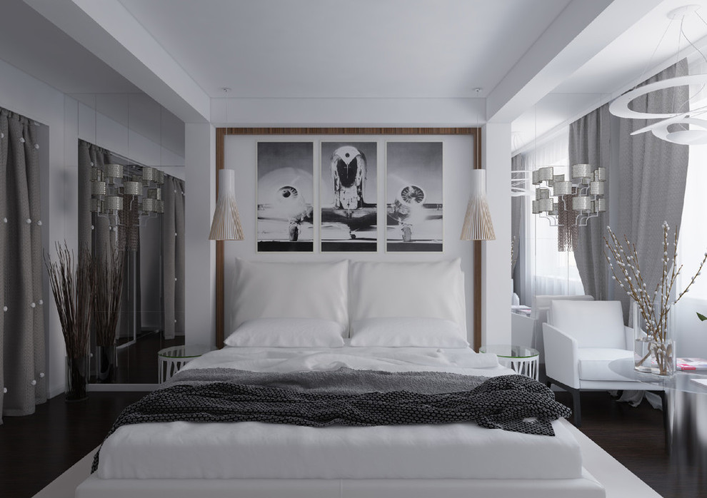 Diseño de dormitorio principal moderno pequeño con paredes marrones y suelo de madera oscura