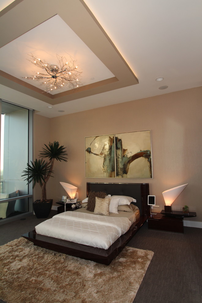 This is an example of a modern bedroom in Houston.