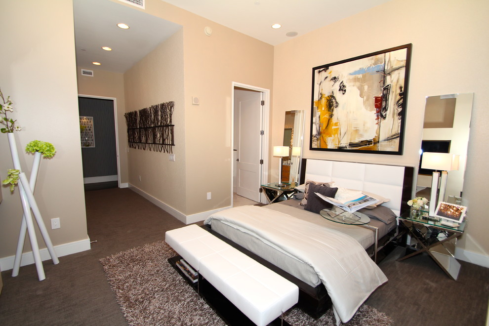 Inspiration for a modern bedroom in Houston.