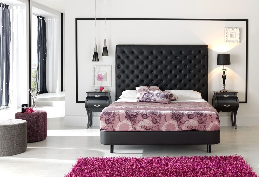 Стильный дизайн: большая хозяйская спальня в стиле модернизм - последний тренд