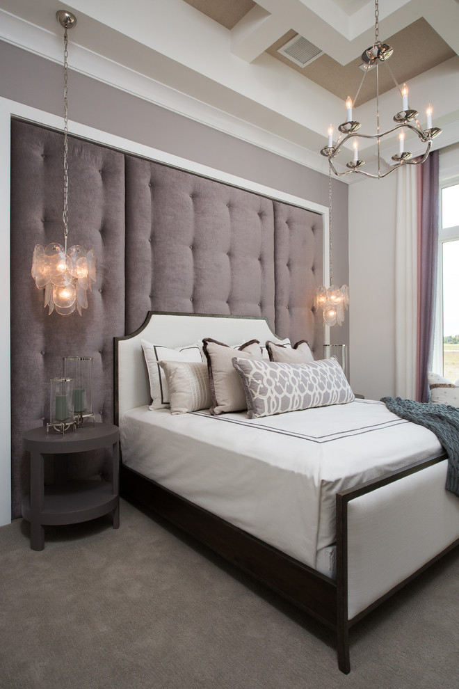 Ejemplo de habitación de invitados tradicional renovada de tamaño medio con moqueta, paredes grises y suelo gris