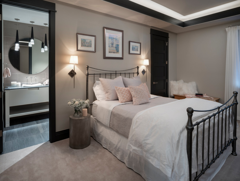 Стильный дизайн: гостевая спальня среднего размера, (комната для гостей) в стиле кантри с белыми стенами, ковровым покрытием и белым полом - последний тренд