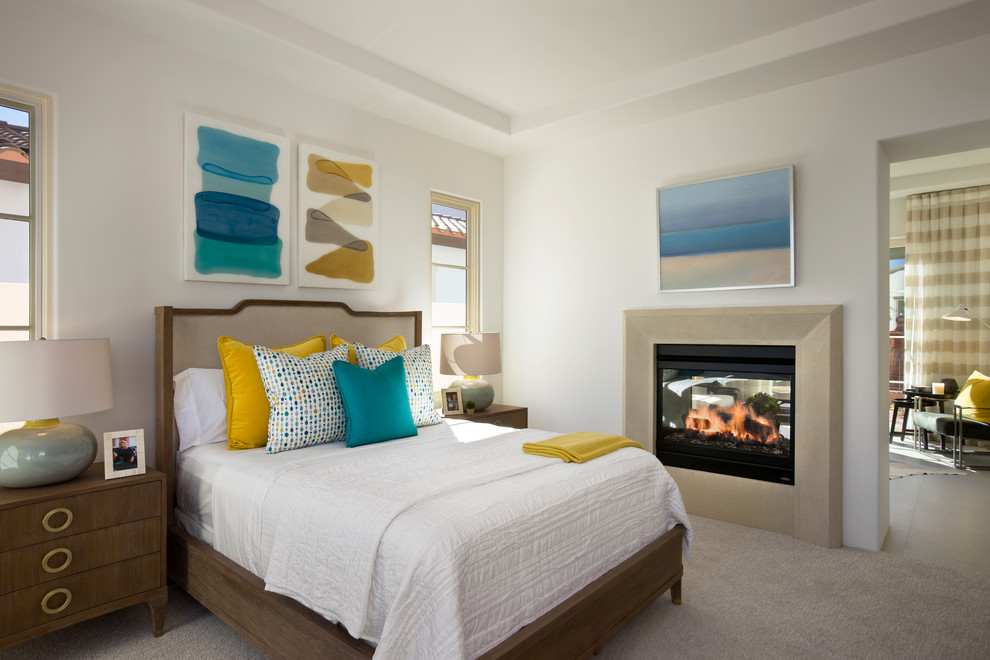 Imagen de dormitorio principal clásico renovado de tamaño medio con paredes blancas, moqueta, chimenea de doble cara y suelo marrón