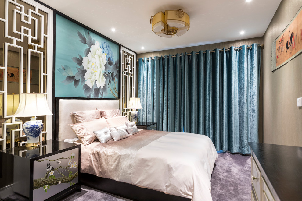 Asiatisches Hauptschlafzimmer ohne Kamin mit grauer Wandfarbe, Teppichboden und grauem Boden in London