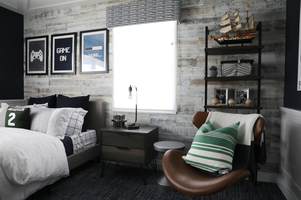 Foto di una piccola camera degli ospiti country con pareti grigie, moquette e pavimento blu