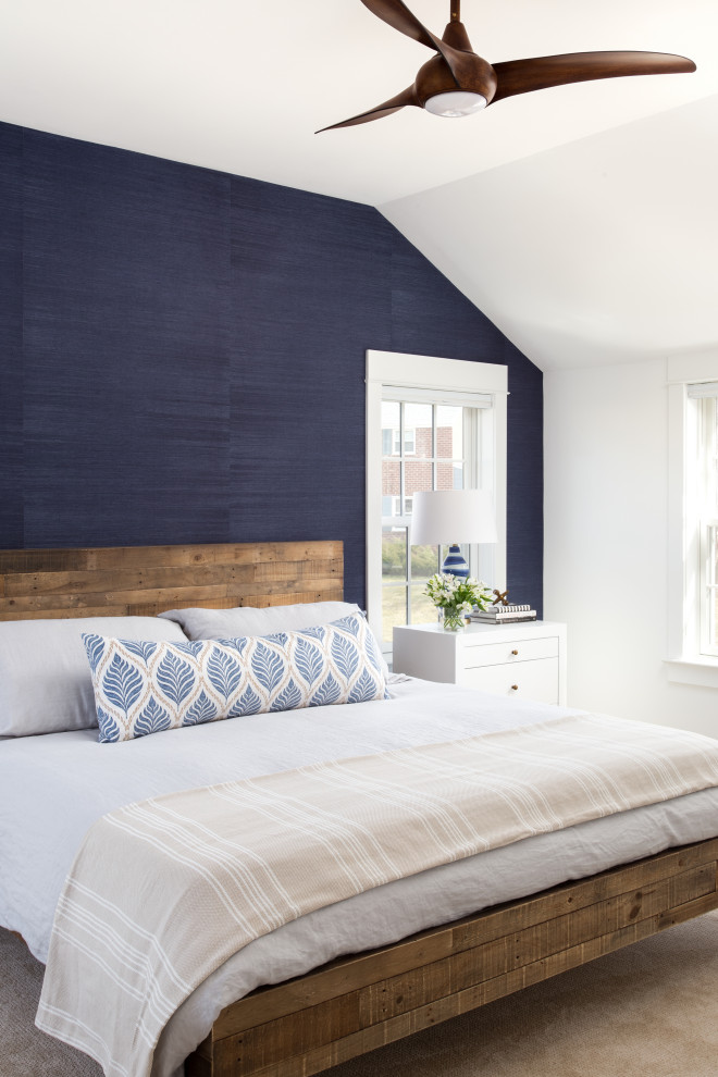 Diseño de dormitorio campestre con paredes azules