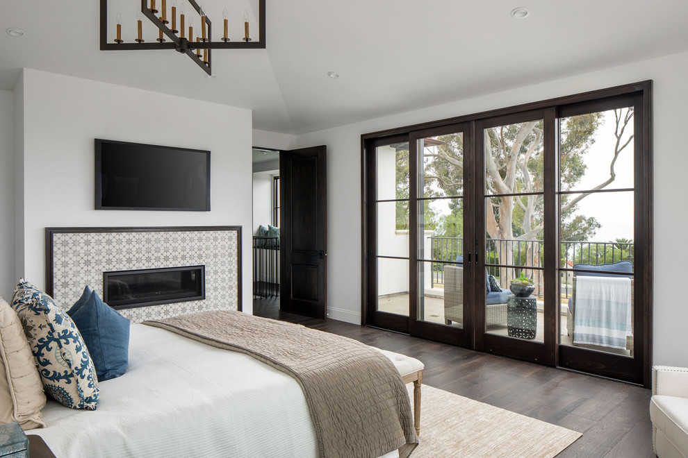 ロサンゼルスにある地中海スタイルのおしゃれな寝室のレイアウト