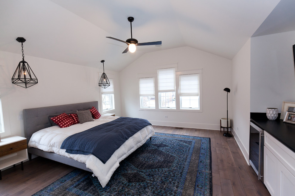 Imagen de dormitorio principal actual de tamaño medio sin chimenea con paredes grises, suelo de madera oscura y suelo gris