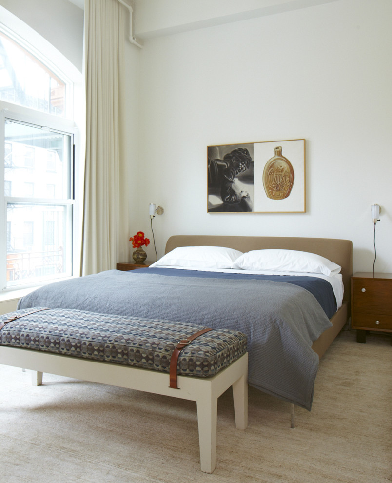 Modelo de dormitorio minimalista con paredes blancas