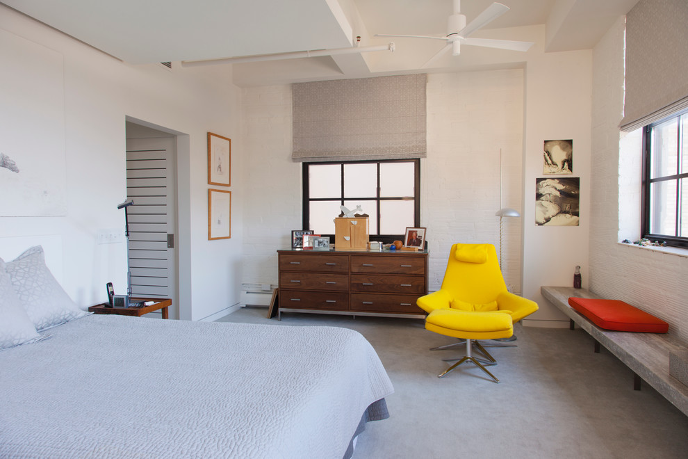 Aménagement d'une chambre contemporaine avec un mur beige.
