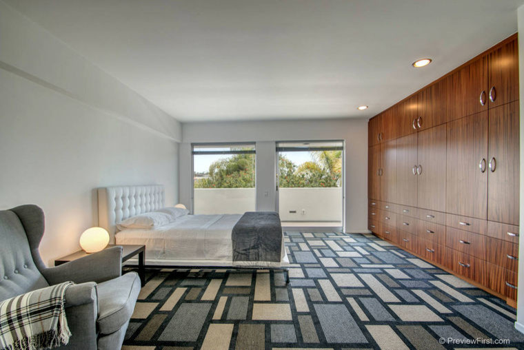 Medium sized contemporary guest bedroom in San Diego with white walls, carpet and no fireplace.