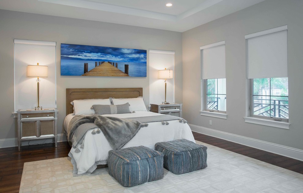 Ejemplo de dormitorio principal clásico renovado grande sin chimenea con paredes grises, suelo de madera en tonos medios y suelo verde