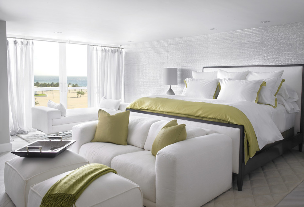 На фото: хозяйская спальня среднего размера в стиле модернизм с серыми стенами, полом из керамогранита и серым полом без камина с
