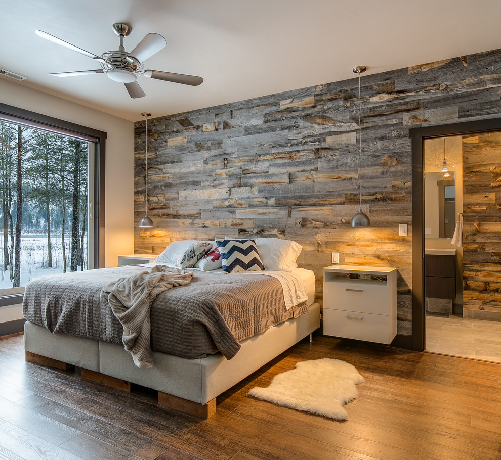 Mittelgroßes Modernes Hauptschlafzimmer ohne Kamin mit beiger Wandfarbe und Vinylboden in Seattle