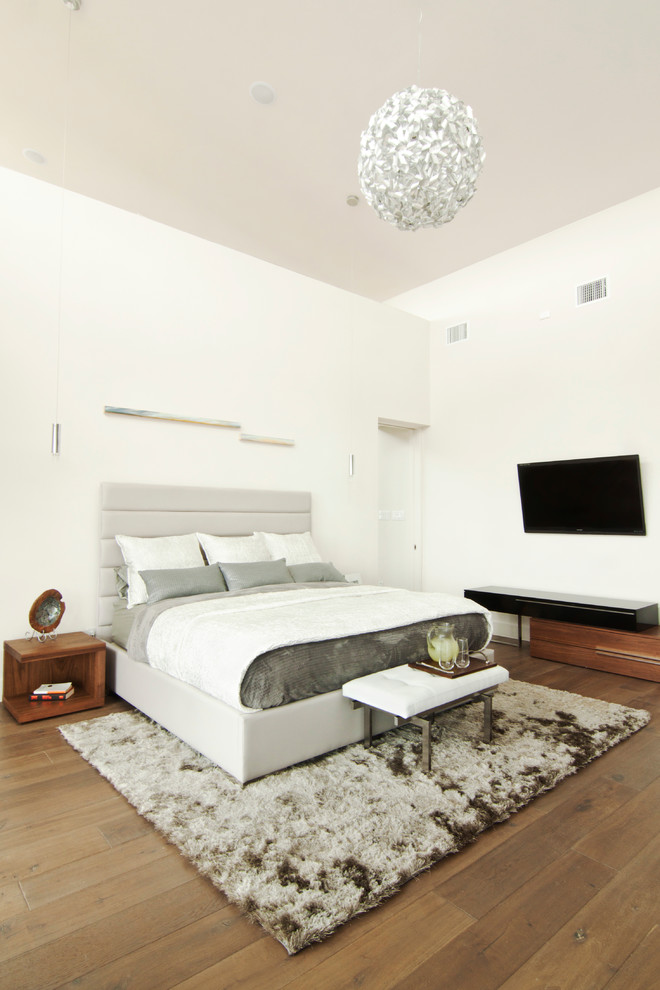 Imagen de dormitorio principal moderno de tamaño medio
