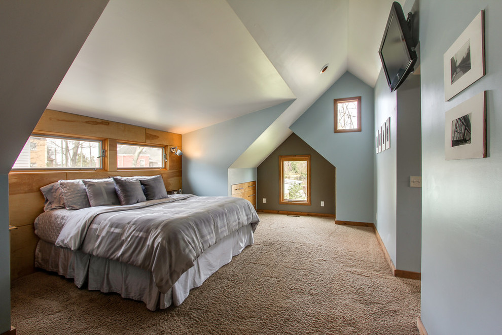 Design ideas for a traditional bedroom in Nashville with grey walls, carpet and no fireplace.