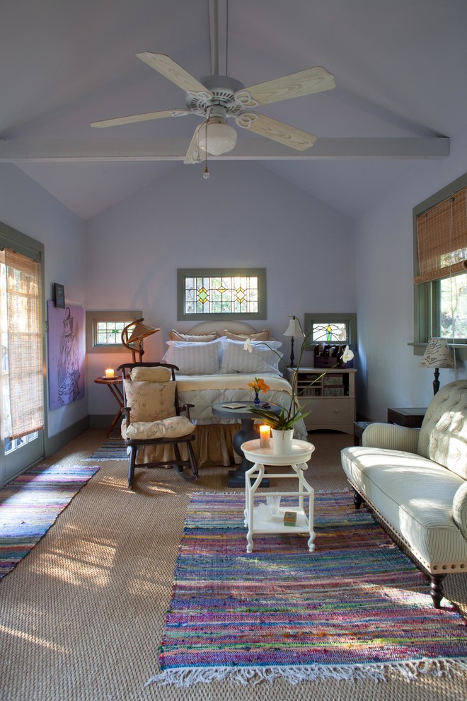Design ideas for a rustic bedroom in New Orleans.
