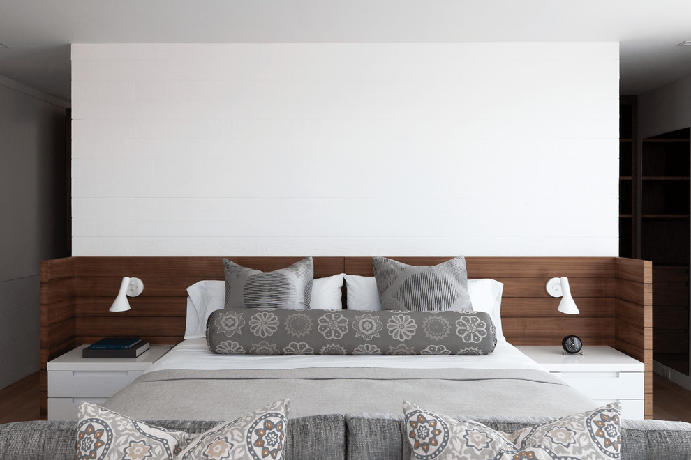 Idee per una camera da letto stile marino con pareti bianche