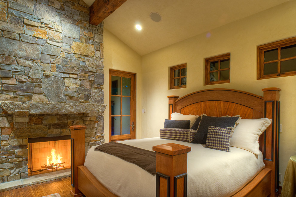 Design ideas for a rustic bedroom in Seattle.