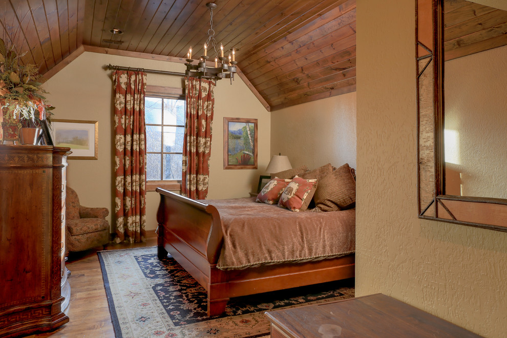 Foto på ett rustikt sovrum