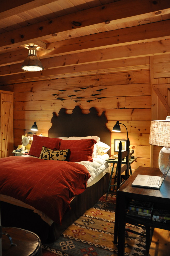 Bedroom - small rustic master light wood floor bedroom idea in Atlanta