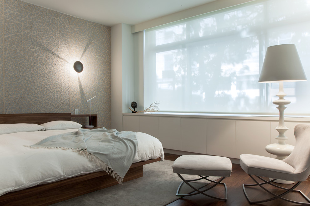 Свежая идея для дизайна: спальня: освещение в стиле модернизм с разноцветными стенами - отличное фото интерьера