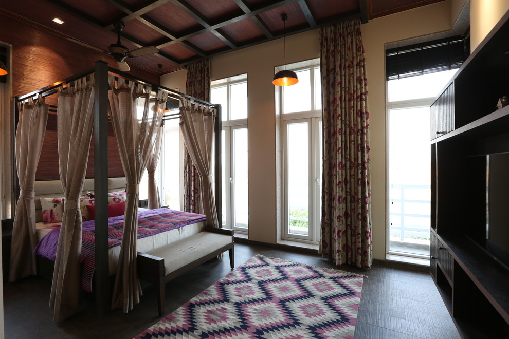 This is an example of a contemporary bedroom in Mumbai.
