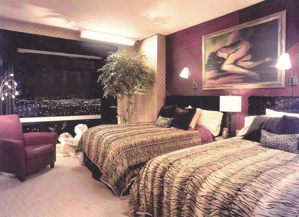 Example of a large minimalist guest carpeted bedroom design in Las Vegas with multicolored walls and no fireplace